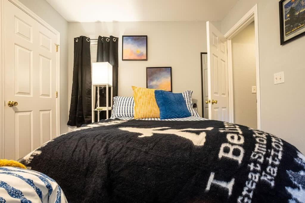 Sasquatch Lodge E Sleeps 13 جاتلينبرج المظهر الخارجي الصورة