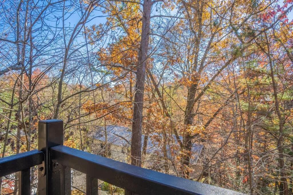 Sasquatch Lodge E Sleeps 13 جاتلينبرج المظهر الخارجي الصورة