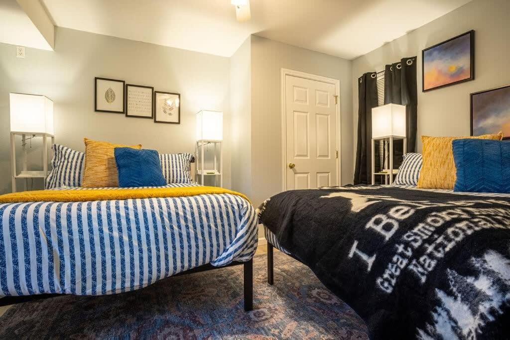 Sasquatch Lodge E Sleeps 13 جاتلينبرج المظهر الخارجي الصورة