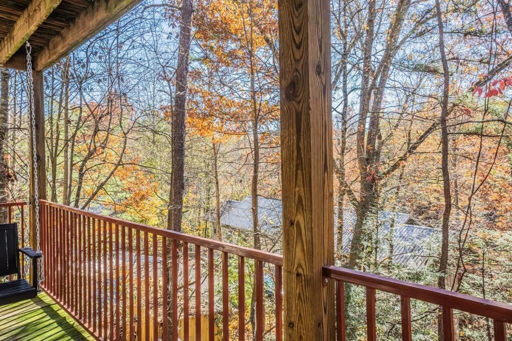 Sasquatch Lodge E Sleeps 13 جاتلينبرج المظهر الخارجي الصورة