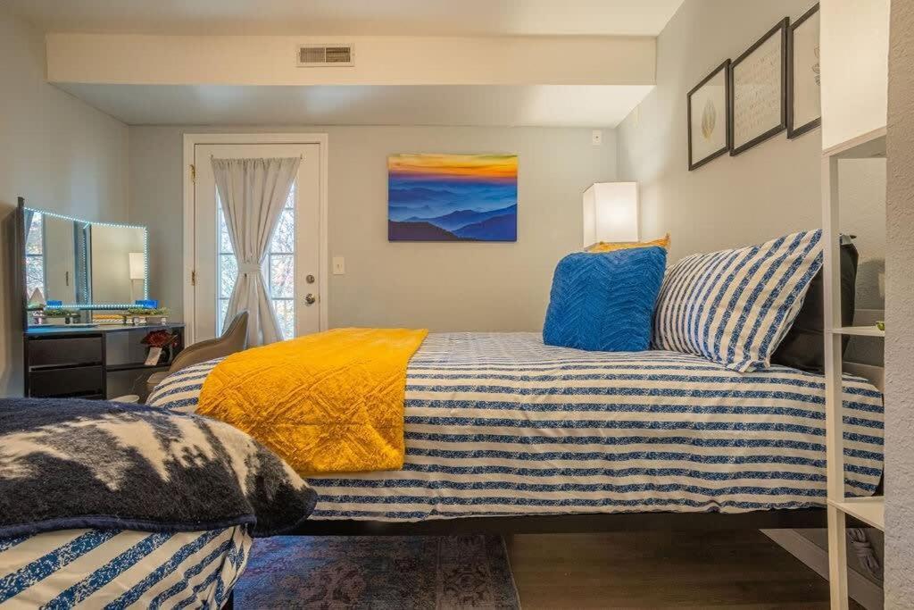Sasquatch Lodge E Sleeps 13 جاتلينبرج المظهر الخارجي الصورة