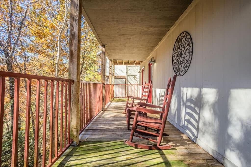 Sasquatch Lodge E Sleeps 13 جاتلينبرج المظهر الخارجي الصورة