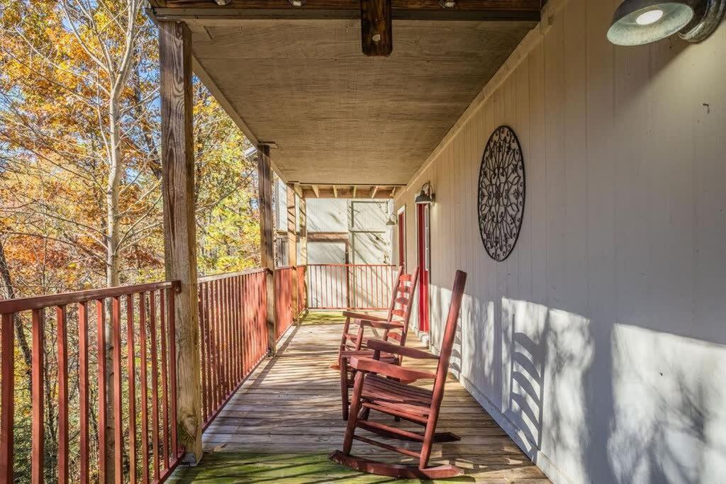 Sasquatch Lodge E Sleeps 13 جاتلينبرج المظهر الخارجي الصورة