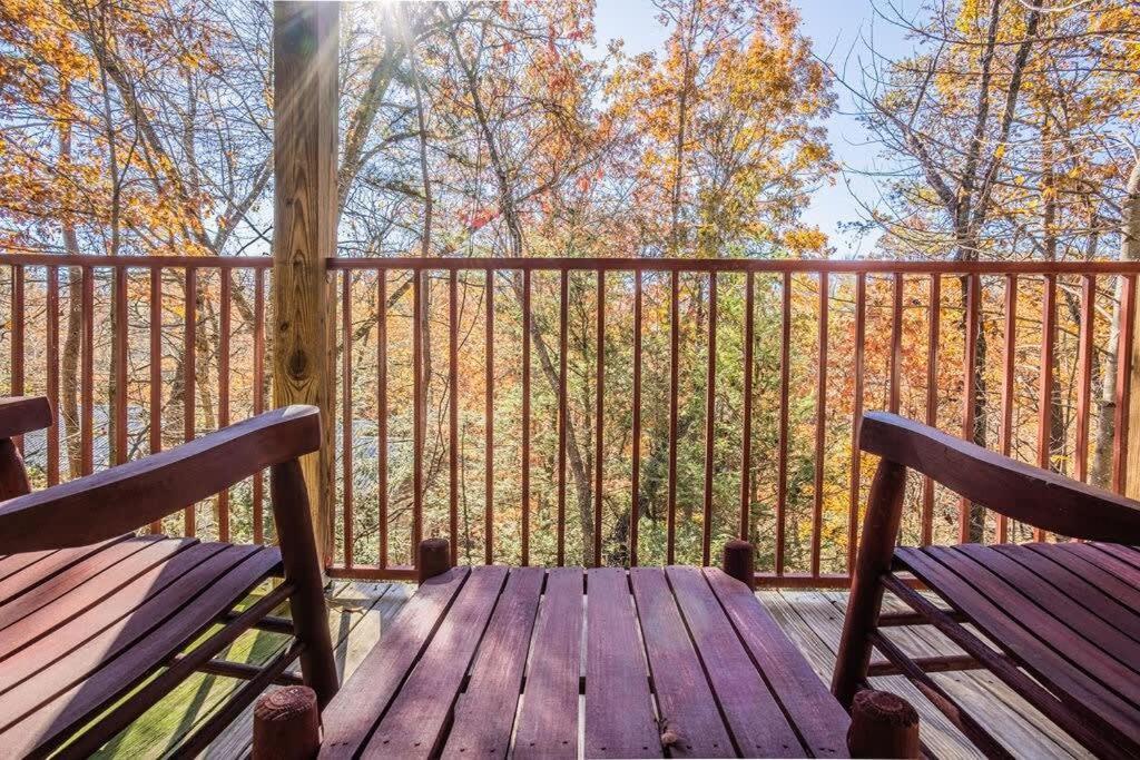 Sasquatch Lodge E Sleeps 13 جاتلينبرج المظهر الخارجي الصورة
