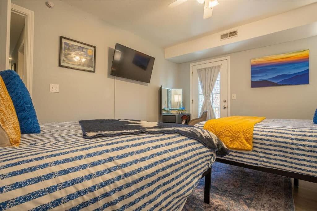 Sasquatch Lodge E Sleeps 13 جاتلينبرج المظهر الخارجي الصورة